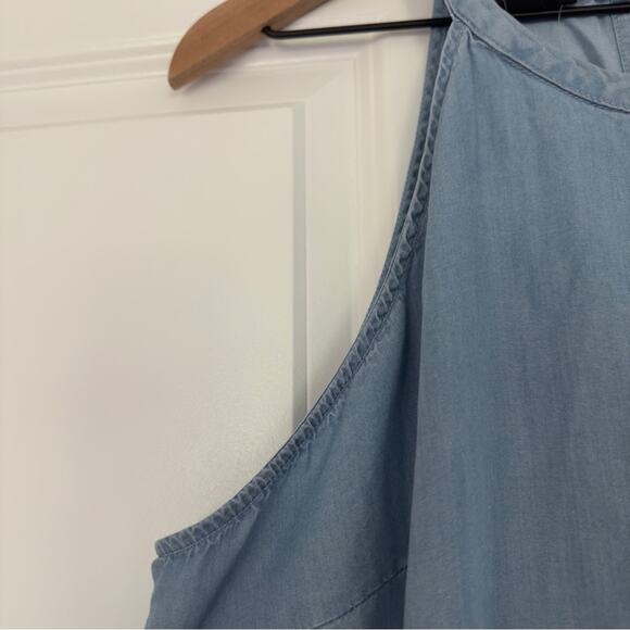 Torrid 100% Tencel Halter Neck Tiered Sleeveless Top in
Light Wash Lyocell Tank - Picture 6 of 13